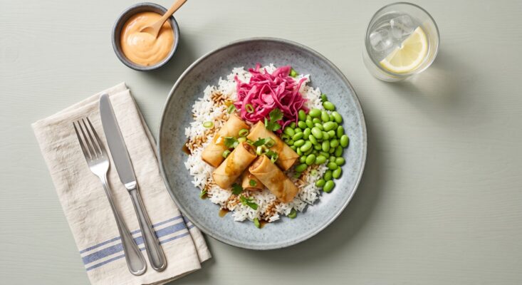 Crispy Spring Roll Bowl m. teriyaki, chili mayo og jasminris🌶️