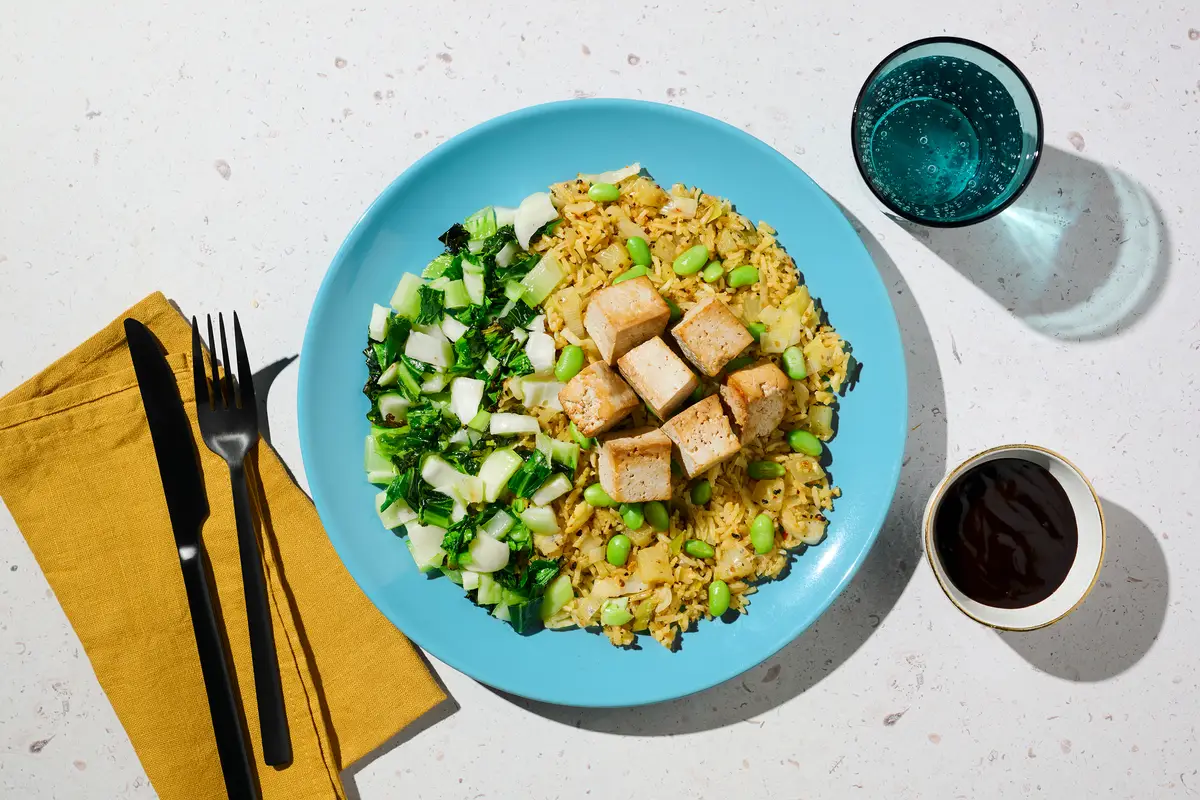 Asiatisk-inspireret tofu med stegte ris
