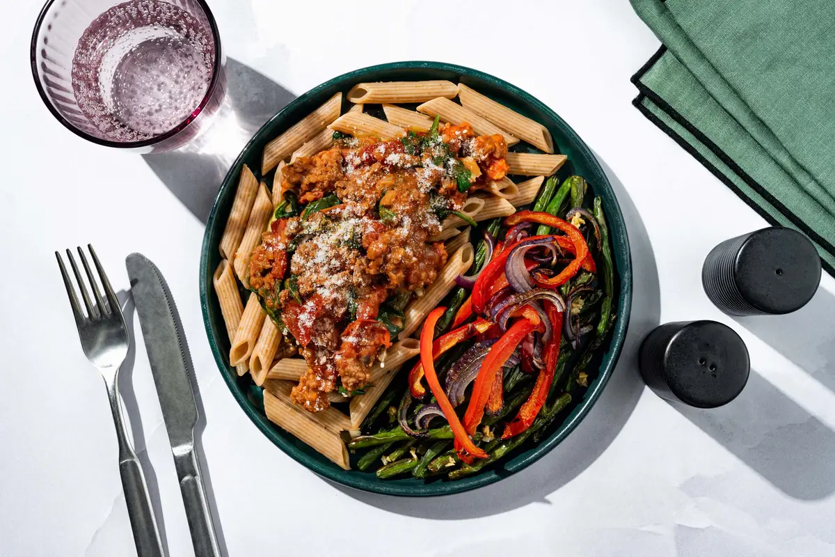 Oksekødsragu med soltørrede tomater og penne