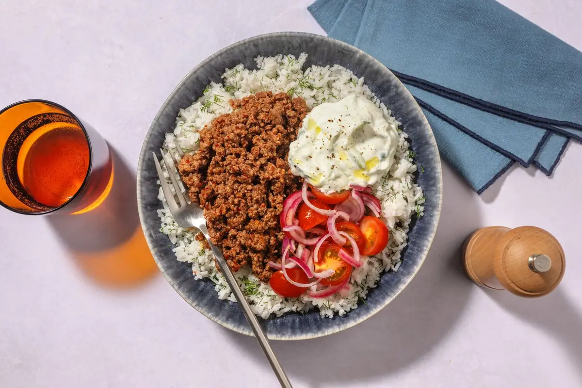 Middelhavsbowl med souvlaki-oksekød
